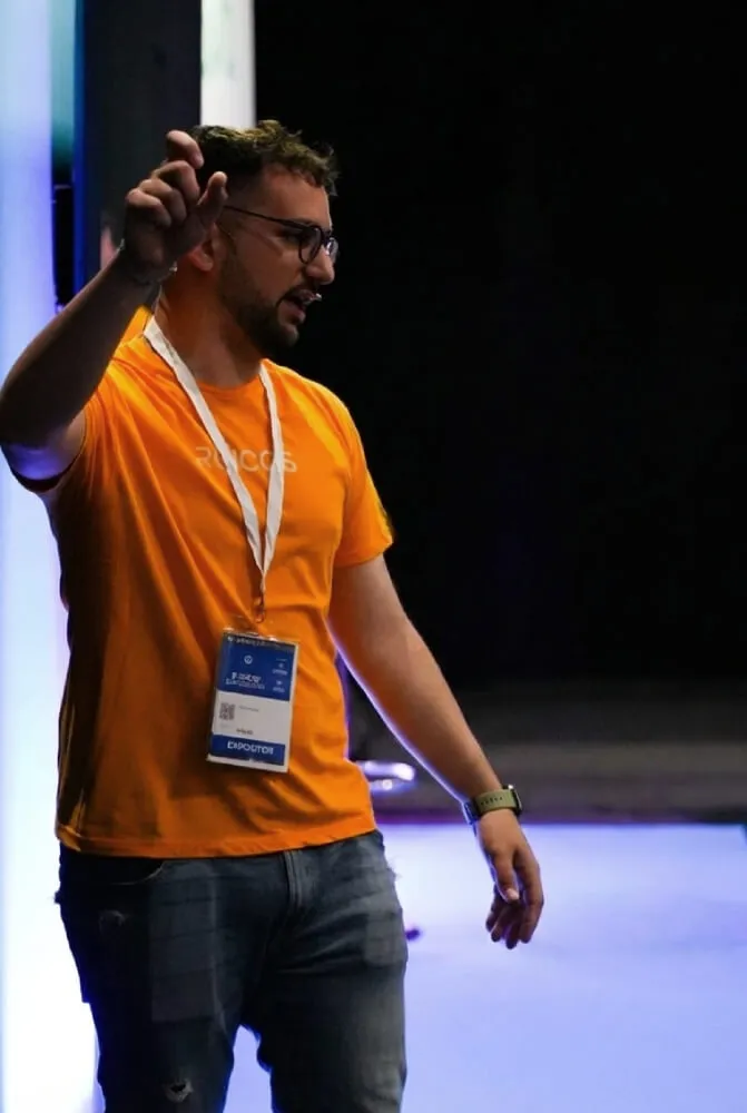 Raúl Álvarez dando una ponencia de SEO en eShow Barcelona 2024